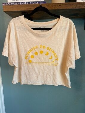 Roxy Cream Cropped Tee with Yellow Sunrise Graphic Size Small Beach Costal Surf